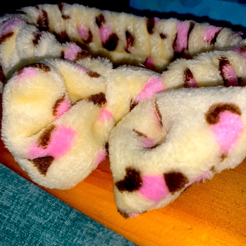 Small cosmetic head band never used super soft